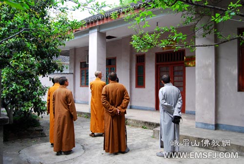 峨眉山佛教慈济功德会在西华师范大学开展春季助学活动__峨眉山佛教慈济功德会在西华师范大学开展春季助学活动